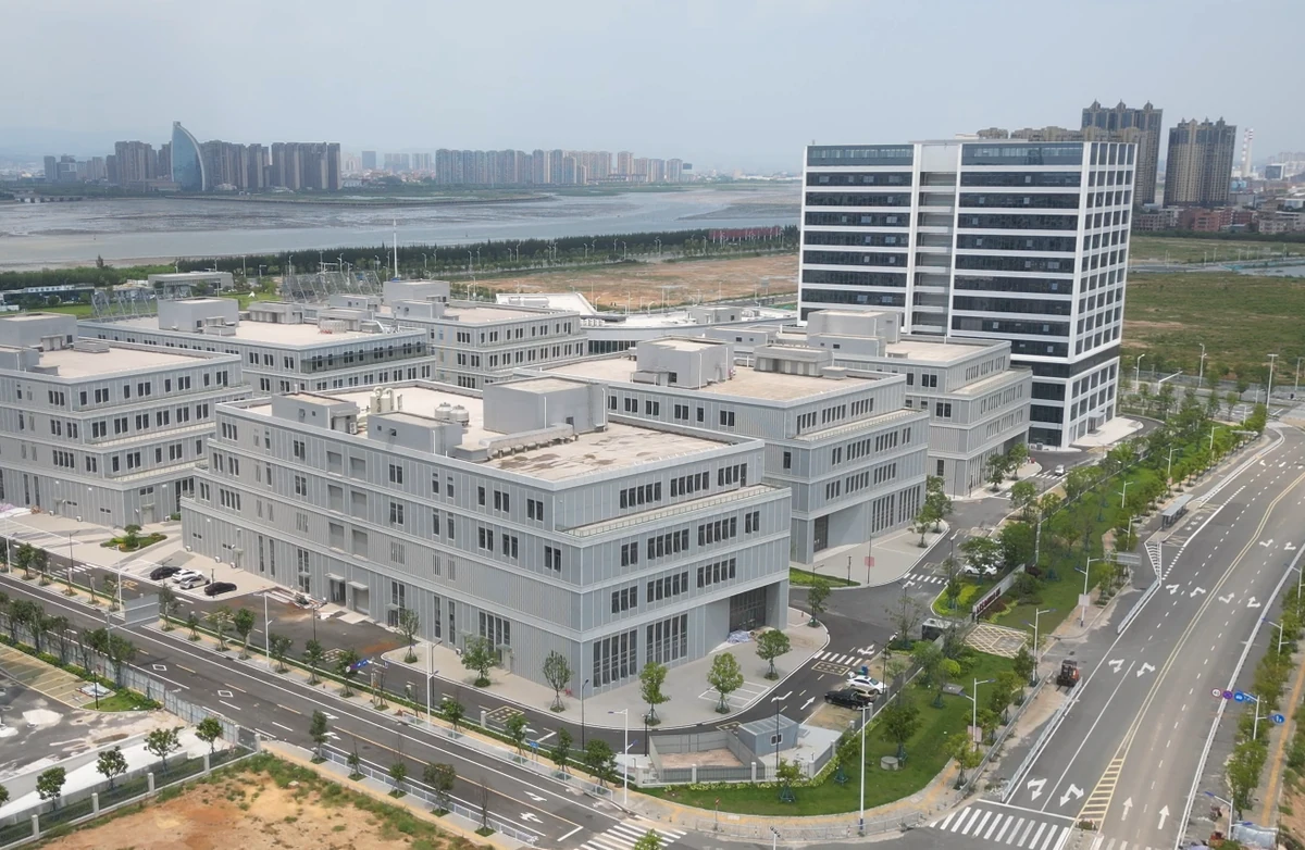 园区建筑与周边环境航拍