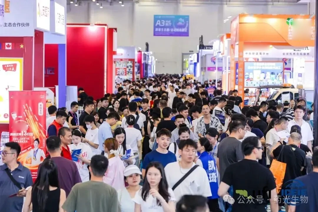 厦门国际跨境电商展馆内专业观众